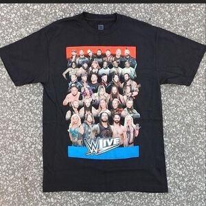 Vtg 2018 WWE Live Raw T-Shirt Medium M Wrestling Graphic Promo World Entertainme